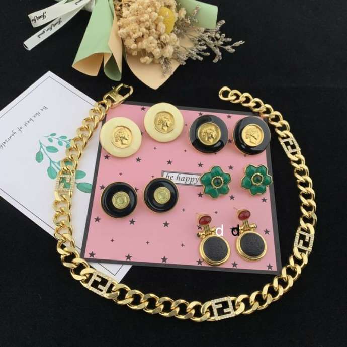 Picture of Fendi Necklace _SKUFendinecklace7j8957